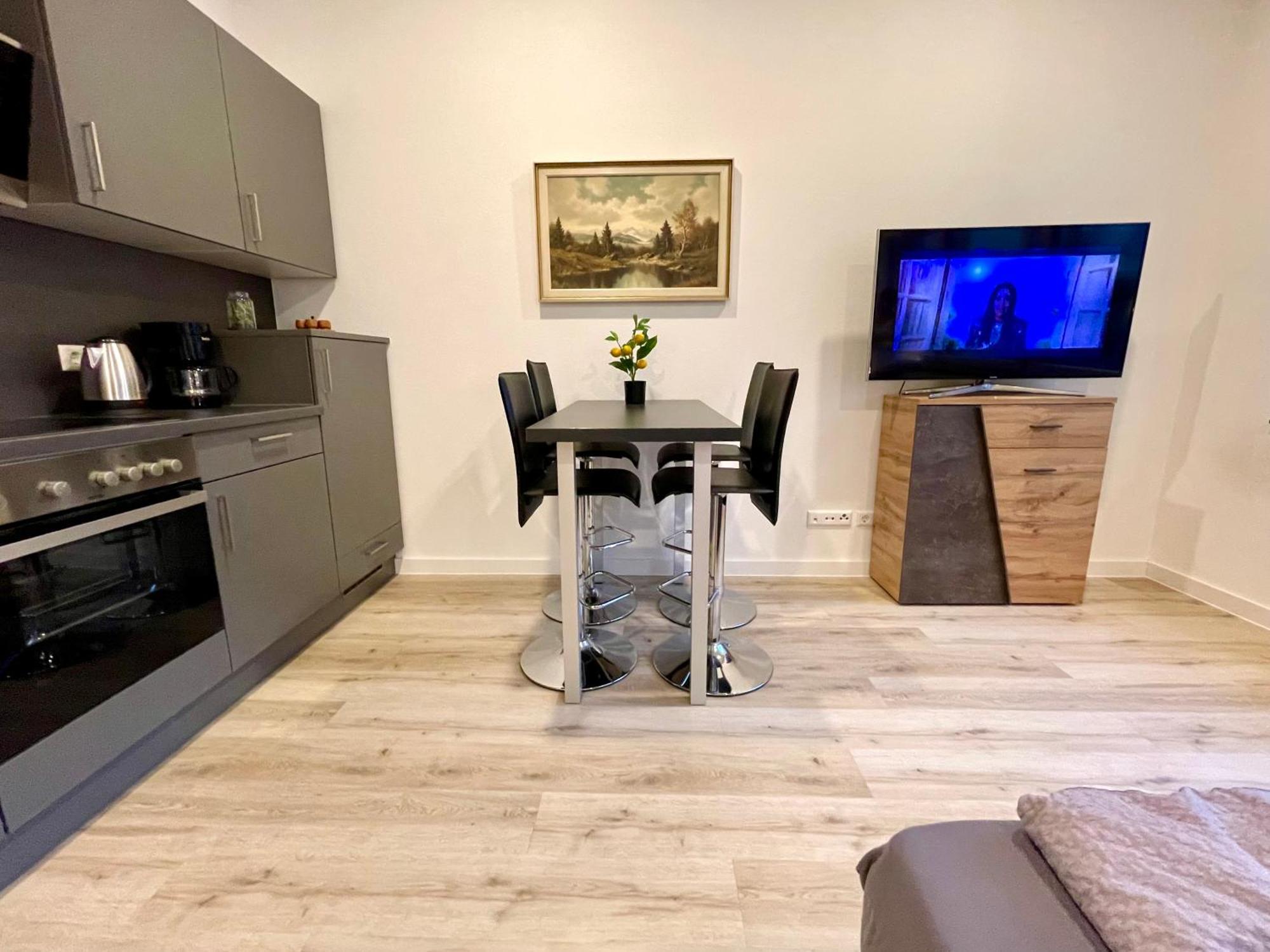 Neu Schwarzwald Zimmer Am Schloessle Goldstadt Пфорцхайм Екстериор снимка
